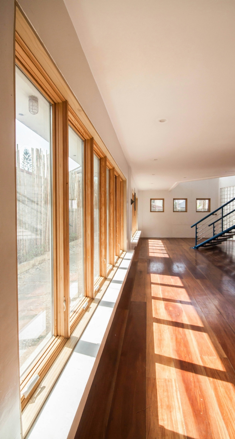 miguel-luis-r6uVcUq0I8E